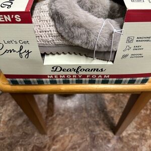 BNB Women’s DearFoams Slippers in Light Beige Size S (5-6)